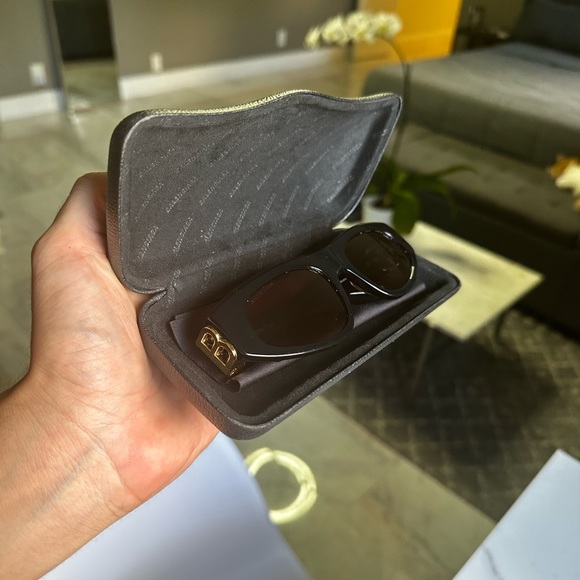 BALENCIAGA SUNGLASSES BLACK AND GOLD BB0095S - Picture 6 of 7